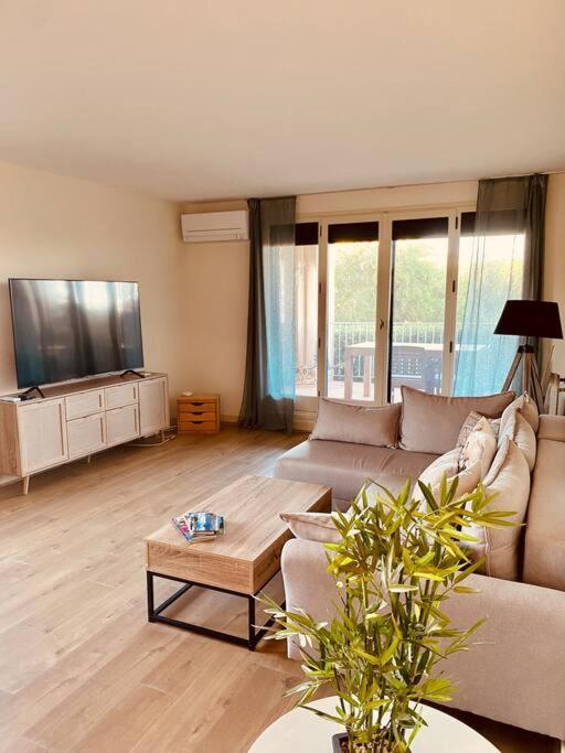 Le Marine 4 Apartment Cogolin Bagian luar foto